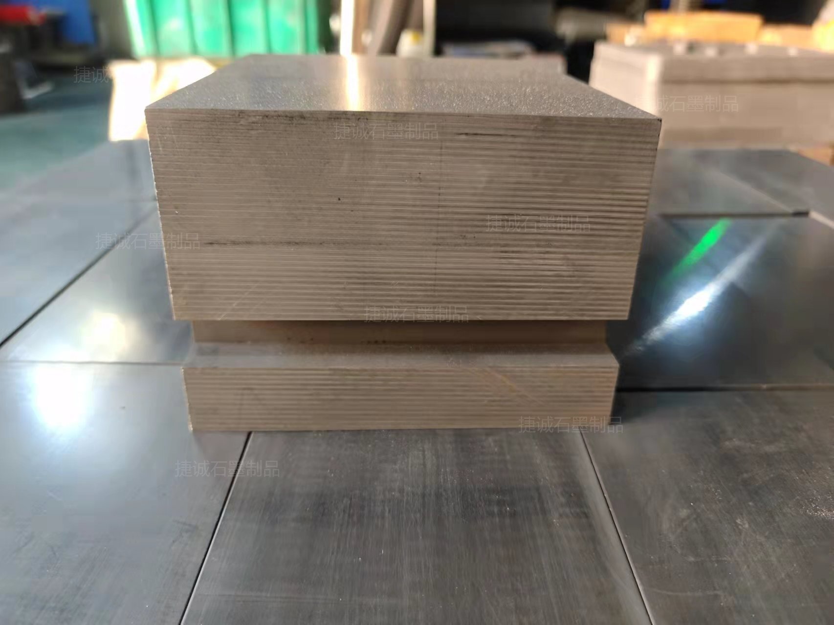 多層鋁箔覆鎳抗氧化石墨塊，軟連接石墨塊，焊接成型石墨電極，軟連接石墨電極，銅排軟連接電極塊，軟連接石墨塊生產(chǎn)廠家