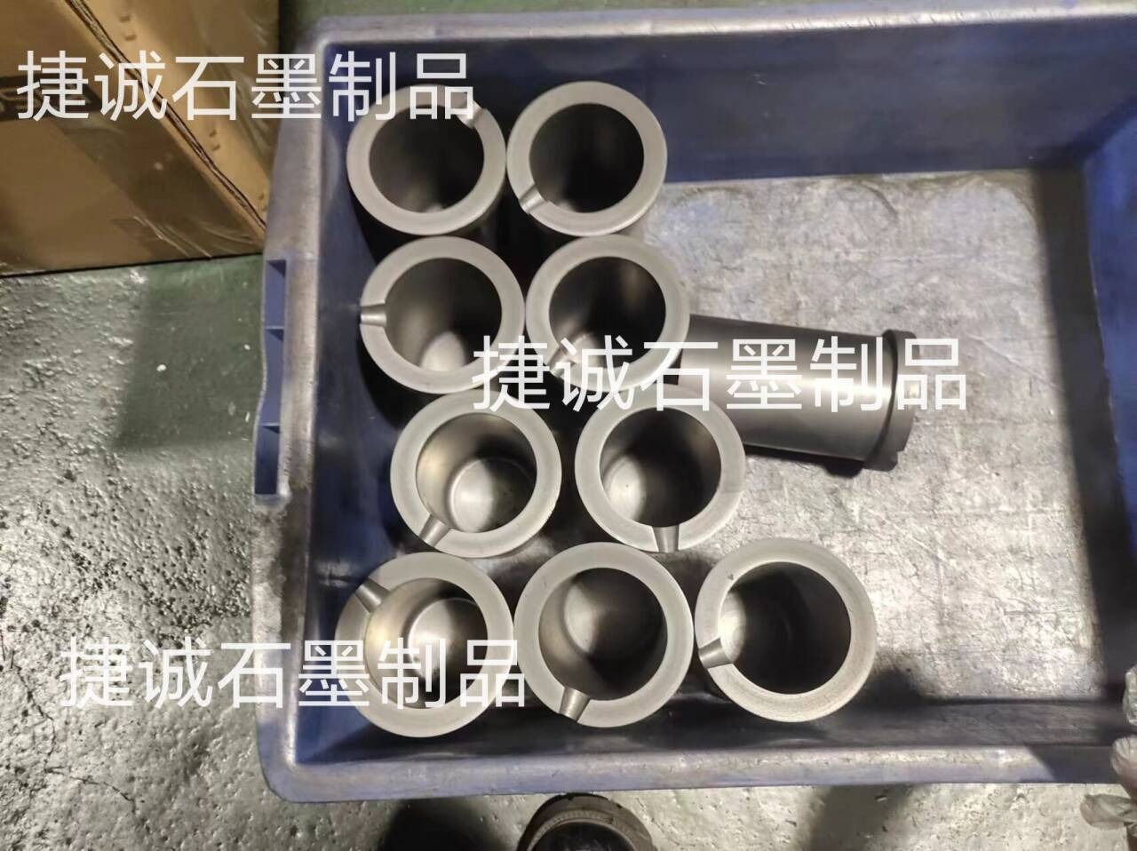 石墨熔煉坩堝，耐高溫高強(qiáng)耐用石墨熔煉坩堝，高純石墨坩堝，高純首飾實(shí)驗(yàn)室坩堝，冶煉黃金石墨坩堝，高純高密石墨熔煉坩堝，石墨坩堝加工，石墨坩堝生產(chǎn)廠(chǎng)家